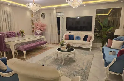 شقة - 3 غرف نوم - 2 حمامات للبيع في المجاورة الاولي - الحي الاول شرق - مدينة الشروق - القاهرة