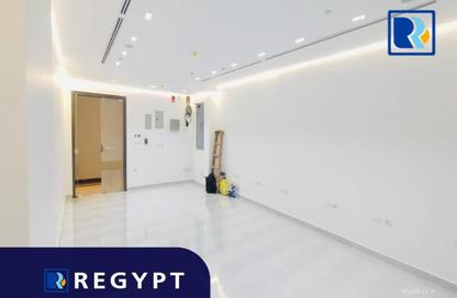 مساحات مكتبية - استوديو - 2 حمامات للايجار في مركز القاهرة الطبي - شارع التسعين الشمالي - التجمع الخامس - مدينة القاهرة الجديدة - القاهرة