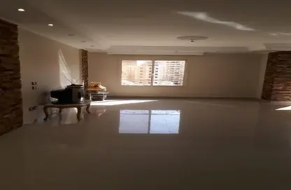 Apartment - 3 Bedrooms - 2 Bathrooms for sale in Al Arqam Ibn Abi Al Arqam St. - El Mearag City - Zahraa El Maadi - Hay El Maadi - Cairo