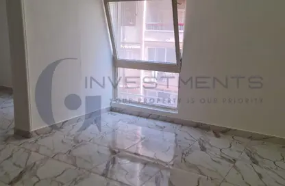 شقة - 3 غرف نوم - 2 حمامات للبيع في شارع مسجد مصطفي كامل - كفر عبده - رشدي - حي شرق - الاسكندرية