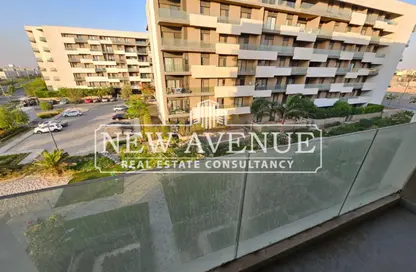 شقة - 2 غرف نوم - 2 حمامات للبيع في كمبوند البروج - كمبوندات الشروق - مدينة الشروق - القاهرة