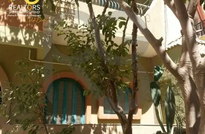 Whole Building - 7+ Bedrooms - 6 Bathrooms for sale in 4th District - 6 October City - Giza