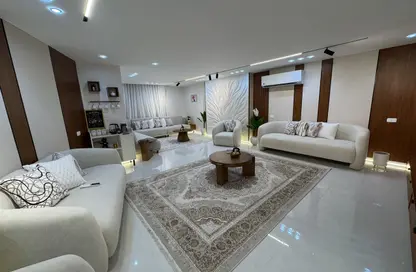 شقة - 3 غرف نوم - 3 حمامات للبيع في شارع جزيرة العرب (المهندس حسن حلمي) - المهندسين - الجيزة