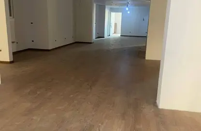 Office Space - Studio - 4 Bathrooms for rent in Zahraa El Maadi - Hay El Maadi - Cairo
