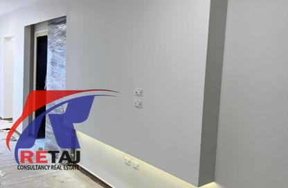 شقة - 2 غرف نوم - 2 حمامات للبيع في شارع الشويفات - الحي الاول - التجمع الخامس - مدينة القاهرة الجديدة - القاهرة