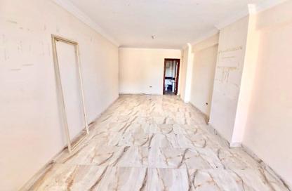 Apartment - 3 Bedrooms - 2 Bathrooms for rent in Mahmoud Al Tareni St. - Cleopatra - Hay Sharq - Alexandria