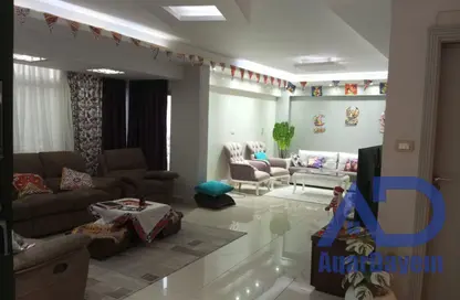 بناية كاملة - 3 غرف نوم - 2 حمامات للبيع في شارع دكتور كمال حمدي - الحي الرابع - مدينة 6 أكتوبر - الجيزة