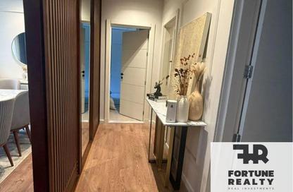 شقة - 2 غرف نوم - 2 حمامات للبيع في فيلدج جيت - المستثمرين الجنوبية - مدينة القاهرة الجديدة - القاهرة