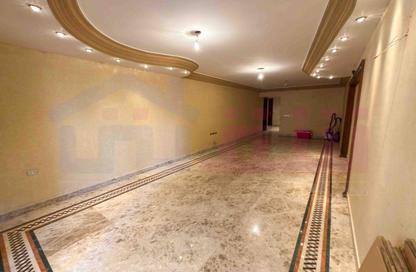 Apartment - 5 Bedrooms - 2 Bathrooms for sale in Smouha Square - Smouha - Hay Sharq - Alexandria Apartment - 5 Bedrooms - 2 Bathrooms for sale in Smouha Square - Smouha - Hay Sharq - Alexandria