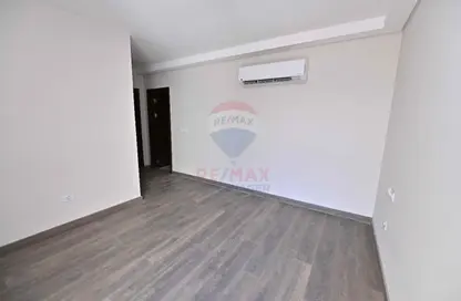 Apartment - 4 Bedrooms - 3 Bathrooms for sale in Park Side Residence - Zed Towers - Sheikh Zayed Compounds - Sheikh Zayed City - Giza