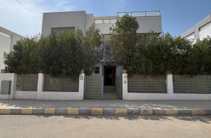 Villa - 5 Bedrooms - 5 Bathrooms for sale in El Koronfel - The 5th Settlement - New Cairo City - Cairo