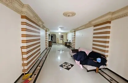 Apartment - 3 Bedrooms - 2 Bathrooms for rent in Abdel Moneim Al Dalel St. - Tharwat - Hay Sharq - Alexandria