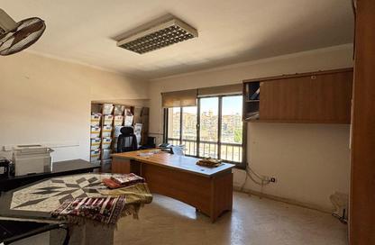Apartment - 3 Bedrooms - 2 Bathrooms for sale in Nasr St. - Hay El Maadi - Cairo