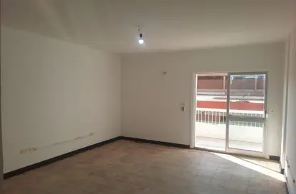 شقة - 3 غرف نوم - 1 حمام للايجار في طريق النصر - المنطقة السادسة - مدينة نصر - القاهرة