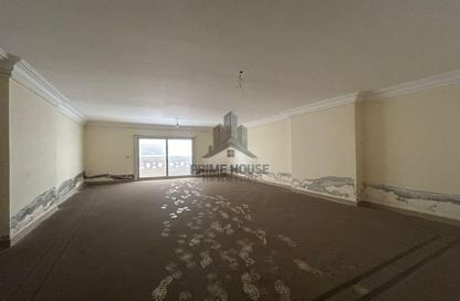 Apartment - 3 Bedrooms - 2 Bathrooms for sale in Mohamed Fawzy Moaz St. - Smouha - Hay Sharq - Alexandria