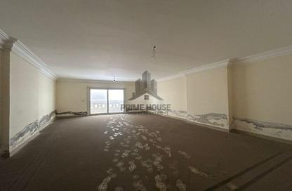 Apartment - 3 Bedrooms - 2 Bathrooms for sale in Mohamed Fawzy Moaz St. - Smouha - Hay Sharq - Alexandria