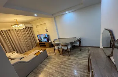 شقة - 2 غرف نوم - 2 حمامات للايجار في ذا كورت ياردز - كمبوندات الشيخ زايد - الشيخ زايد - الجيزة