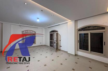 Apartment - 3 Bedrooms - 1 Bathroom for rent in Area E - Ganoob El Acadimia - New Cairo City - Cairo