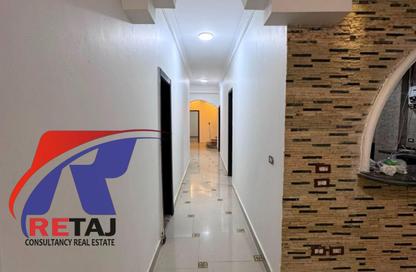 Apartment - 3 Bedrooms - 1 Bathroom for rent in Area E - Ganoob El Acadimia - New Cairo City - Cairo