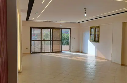 شقة - 3 غرف نوم - 2 حمامات للبيع في البوابة الاولي - خوفو - حدائق الاهرام - الجيزة