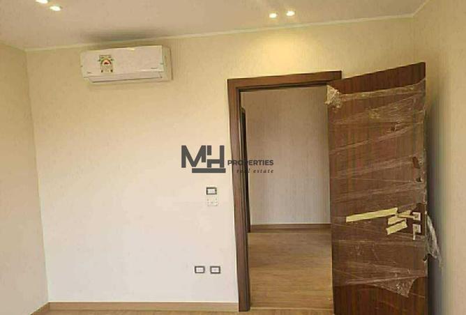 98833810 - Property Image 3