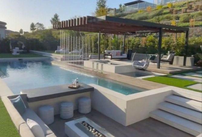 8715001 - Property Image 2