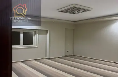 Apartment - 4 Bedrooms - 3 Bathrooms for rent in Al Gezira St. - South Investors Area - New Cairo City - Cairo