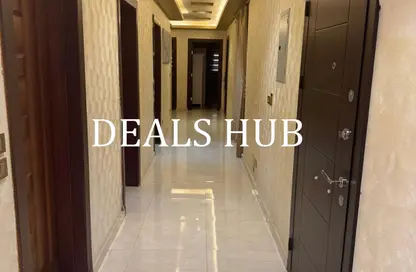 شقة - 4 غرف نوم - 3 حمامات للبيع في المنطقة د - حى جنوب الاكايمية - مدينة القاهرة الجديدة - القاهرة