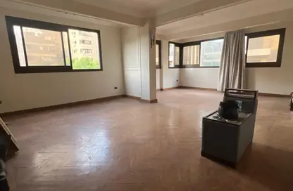 شقة - 3 غرف نوم - 2 حمامات للبيع في المهندسين - الجيزة