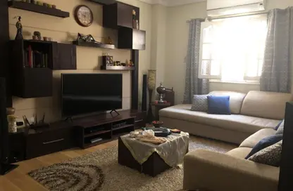 شقة - 3 غرف نوم - 3 حمامات للبيع في شارع 17 - الحي الخامس - التجمع الخامس - مدينة القاهرة الجديدة - القاهرة