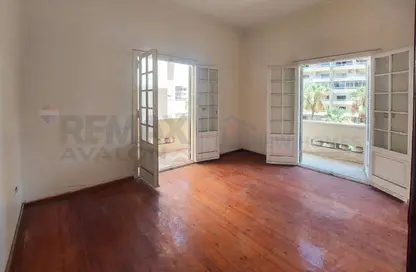 Office Space - 4 Bedrooms - 2 Bathrooms for rent in Zezenia - Hay Sharq - Alexandria