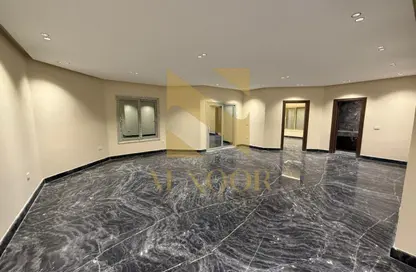 Apartment - 3 Bedrooms - 3 Bathrooms for sale in The Gate Plaza Mall - 10th District - Sheikh Zayed City - Giza