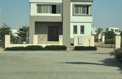 Villa - 4 Bedrooms - 6 Bathrooms for sale in Hyde Park - New Cairo City - Cairo