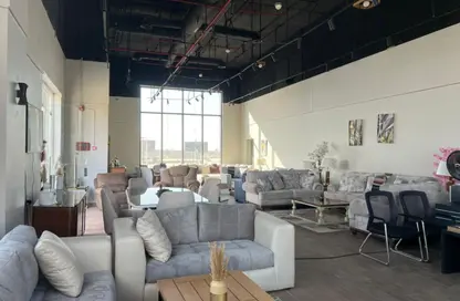 معرض - استوديو - 1 حمام للايجار في شارع ال ٩٠ الجنوبي - شارع التسعين الجنوبي - التجمع الخامس - مدينة القاهرة الجديدة - القاهرة