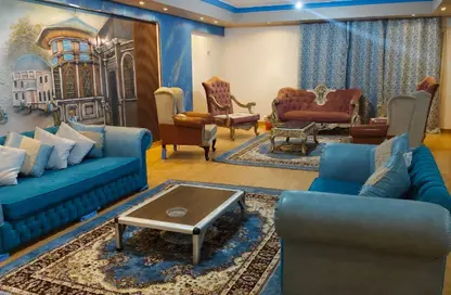 Apartment - 3 Bedrooms - 3 Bathrooms for rent in Moez Al Dawla St. - 6th Zone - Nasr City - Cairo