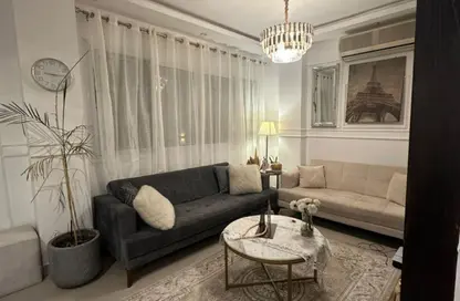 شقة - 3 غرف نوم - 3 حمامات للبيع في المجاورة الاولي - المنطقة الثامنة - مدينة الشروق - القاهرة