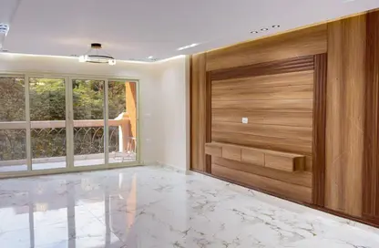 شقة - 3 غرف نوم - 3 حمامات للبيع في شارع أبو الكرامات - العجوزة - الجيزة