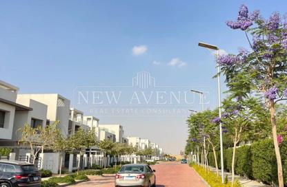 Townhouse - 3 Bedrooms - 4 Bathrooms for sale in Fifth Square - The 5th Settlement - New Cairo City - Cairo