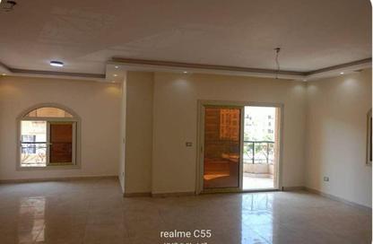 شقة - 4 غرف نوم - 2 حمامات للايجار في عمارات البنفسج - البنفسج - مدينة القاهرة الجديدة - القاهرة