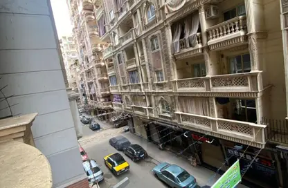 شقة - 3 غرف نوم - 1 حمام للبيع في شارع المحكمة - محرم بك - حي وسط - الاسكندرية