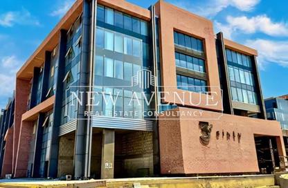 Clinic - 3 Bedrooms - 1 Bathroom for sale in Three Sixty - 5th Settlement Compounds - The 5th Settlement - New Cairo City - Cairo