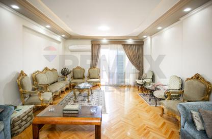 Apartment - 3 Bedrooms - 3 Bathrooms for sale in Kamal Eldin Salah St. - Smouha - Hay Sharq - Alexandria