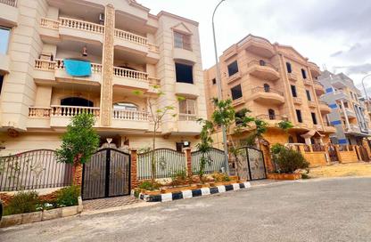 Apartment - 3 Bedrooms - 2 Bathrooms for sale in Touristic 1 - Hadayek October - 6 October City - Giza Apartment - 3 Bedrooms - 2 Bathrooms for sale in Touristic 1 - Hadayek October - 6 October City - Giza