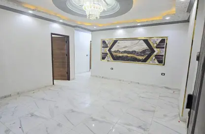 شقة - 3 غرف نوم - 2 حمامات للبيع في البوابة الثالثة القديمة - خفرع - حدائق الاهرام - الجيزة