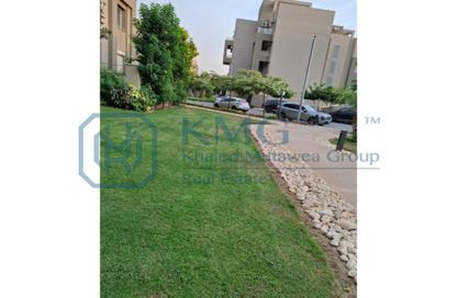 Apartment - 2 Bedrooms - 2 Bathrooms for sale in Palm Hills Village Gate - South Investors Area - New Cairo City - Cairo