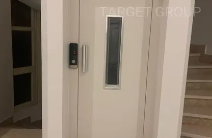 قصر - 7 غرف نوم للايجار في رويال لاجون - المستثمرين الشمالية - مدينة القاهرة الجديدة - القاهرة