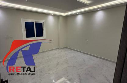 Apartment - 3 Bedrooms - 3 Bathrooms for sale in Mohammed Al Maqref St. - 6th Zone - Nasr City - Cairo