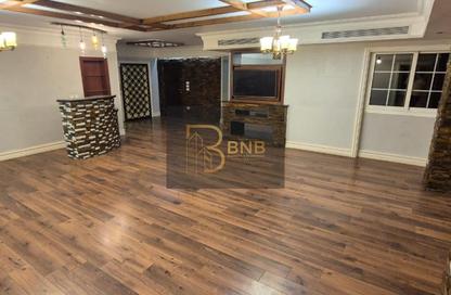 Apartment - 4 Bedrooms - 2 Bathrooms for sale in Moaskar Al Geish St. - 10th Zone - Nasr City - Cairo