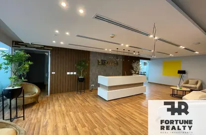 مساحات مكتبية - 4 غرف نوم - 2 حمامات للايجار في طريق الاسماعيلية مدخل 2 - مدينة الشروق - القاهرة