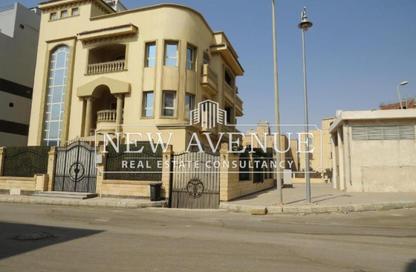 Villa - 5 Bedrooms - 4 Bathrooms for sale in Cliff Mall New Cairo - South Teseen St. - The 5th Settlement - New Cairo City - Cairo